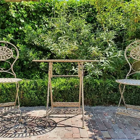 Frühstückspension Boutique Bonjour 4*