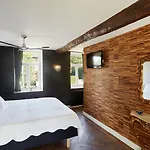 Boutique Bonjour Bed & Breakfast