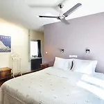 Boutique Bonjour Bed & Breakfast